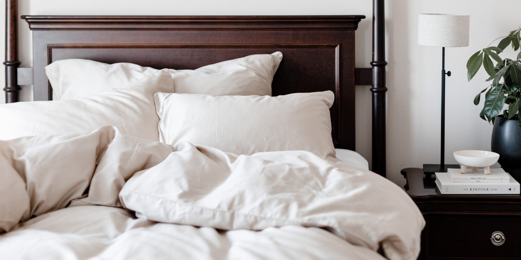 Schlafzimmer mit hochwertiger Leinen-Bettwäsche