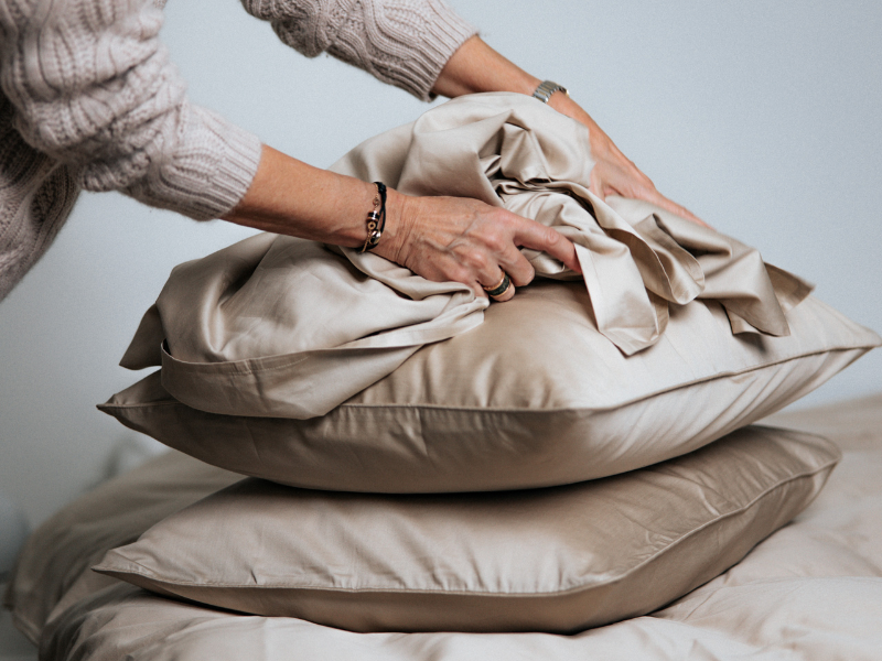 Wunderschöne Satin-Bettwäsche für noch schönere Schlafzimmerstunden von Marso Living. Seidig weich mit feinem Glanz: Leichte Satinbettwäsche aus 100% Baumwolle sorgt für erholsamen Schlaf.